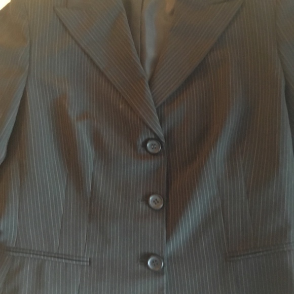 Kasper 2 Piece Pant Suit, size 10 - Picture 2 of 5